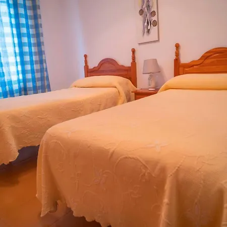 Moderno Con Garaje Balcones Y Aire Solo Familias Y Parejas